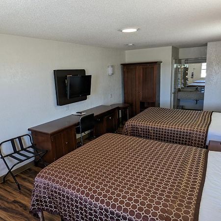 Hillcrest Inn & Suites 奥佐纳 外观 照片