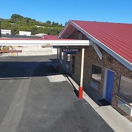 Hillcrest Inn & Suites 奥佐纳 外观 照片