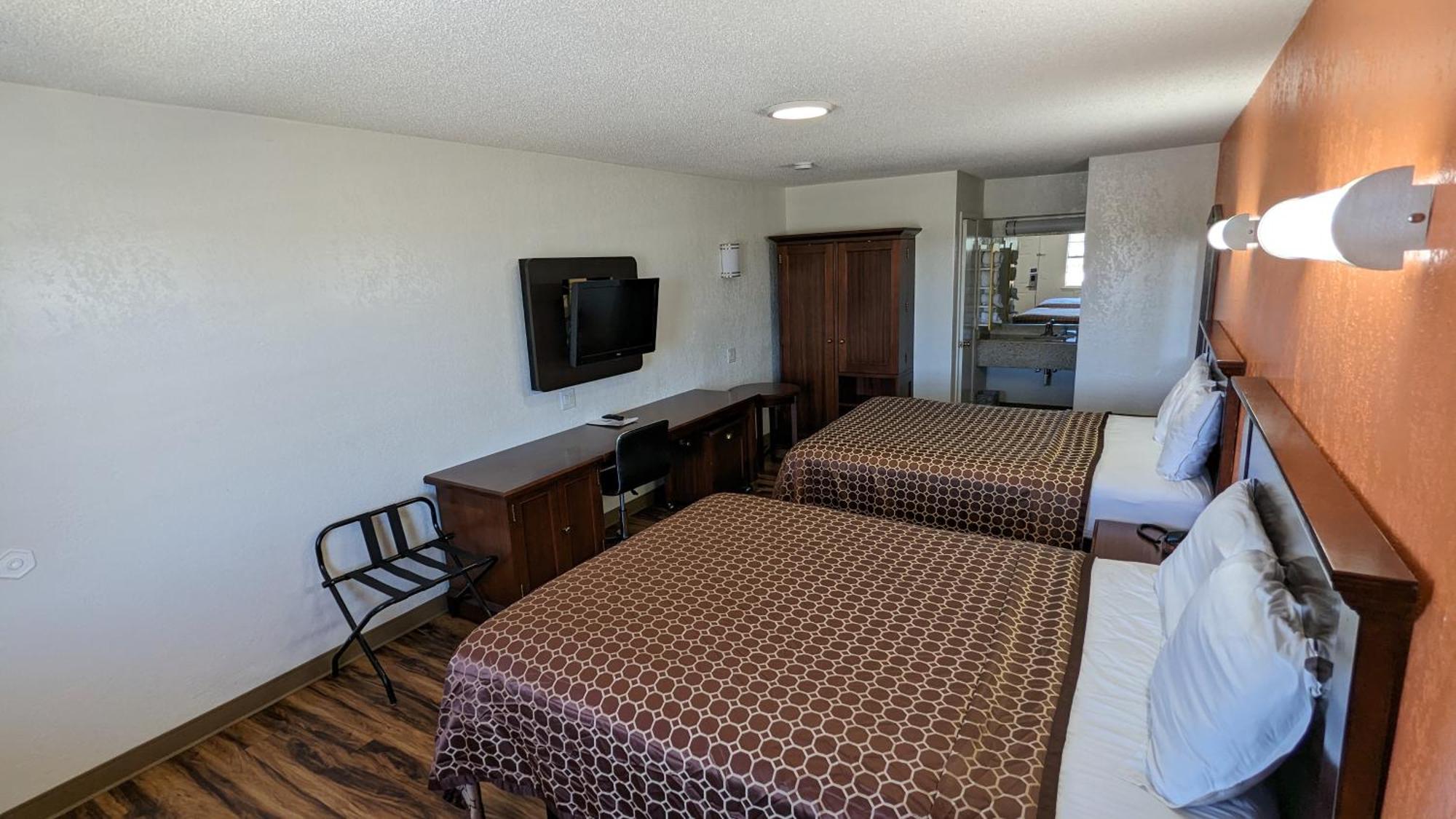 Hillcrest Inn & Suites 奥佐纳 外观 照片