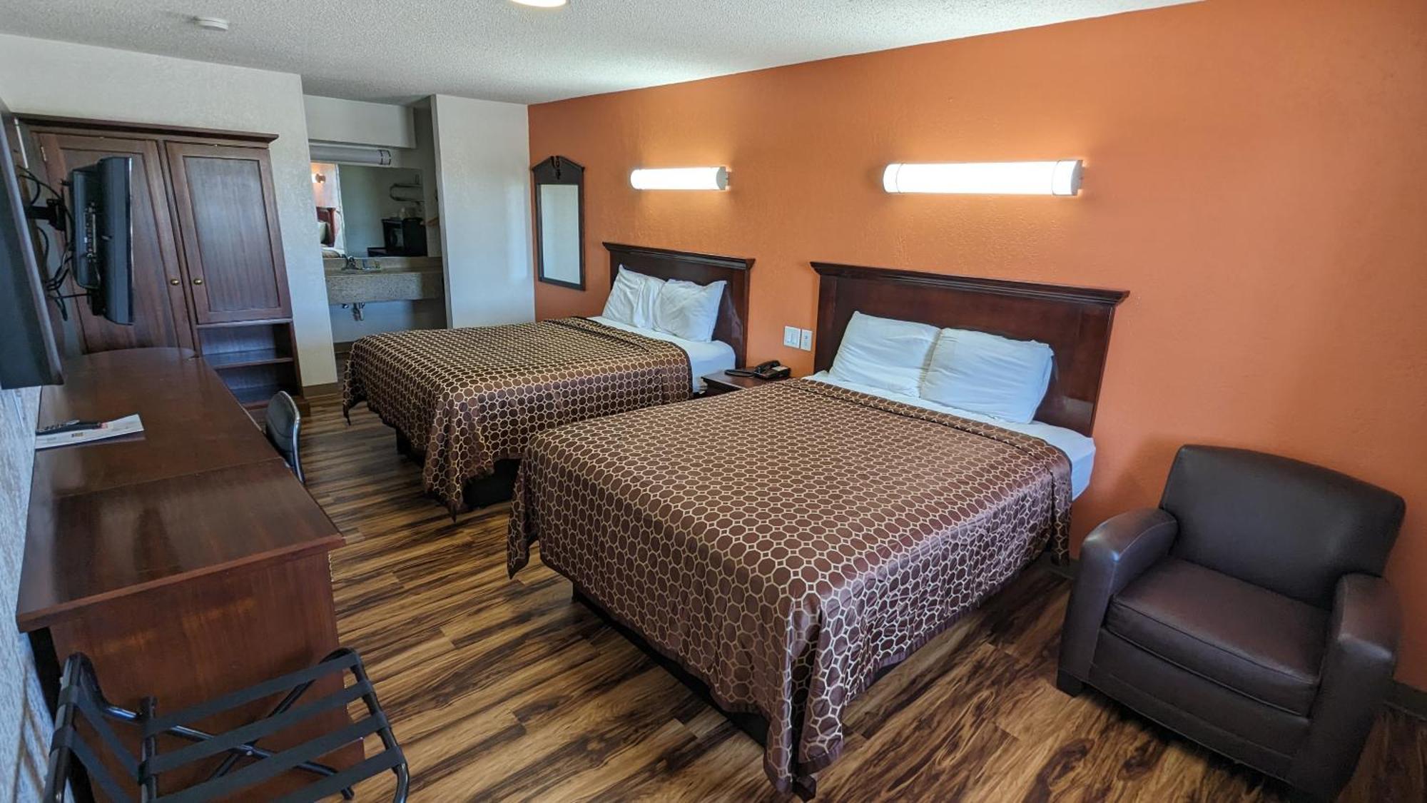 Hillcrest Inn & Suites 奥佐纳 外观 照片