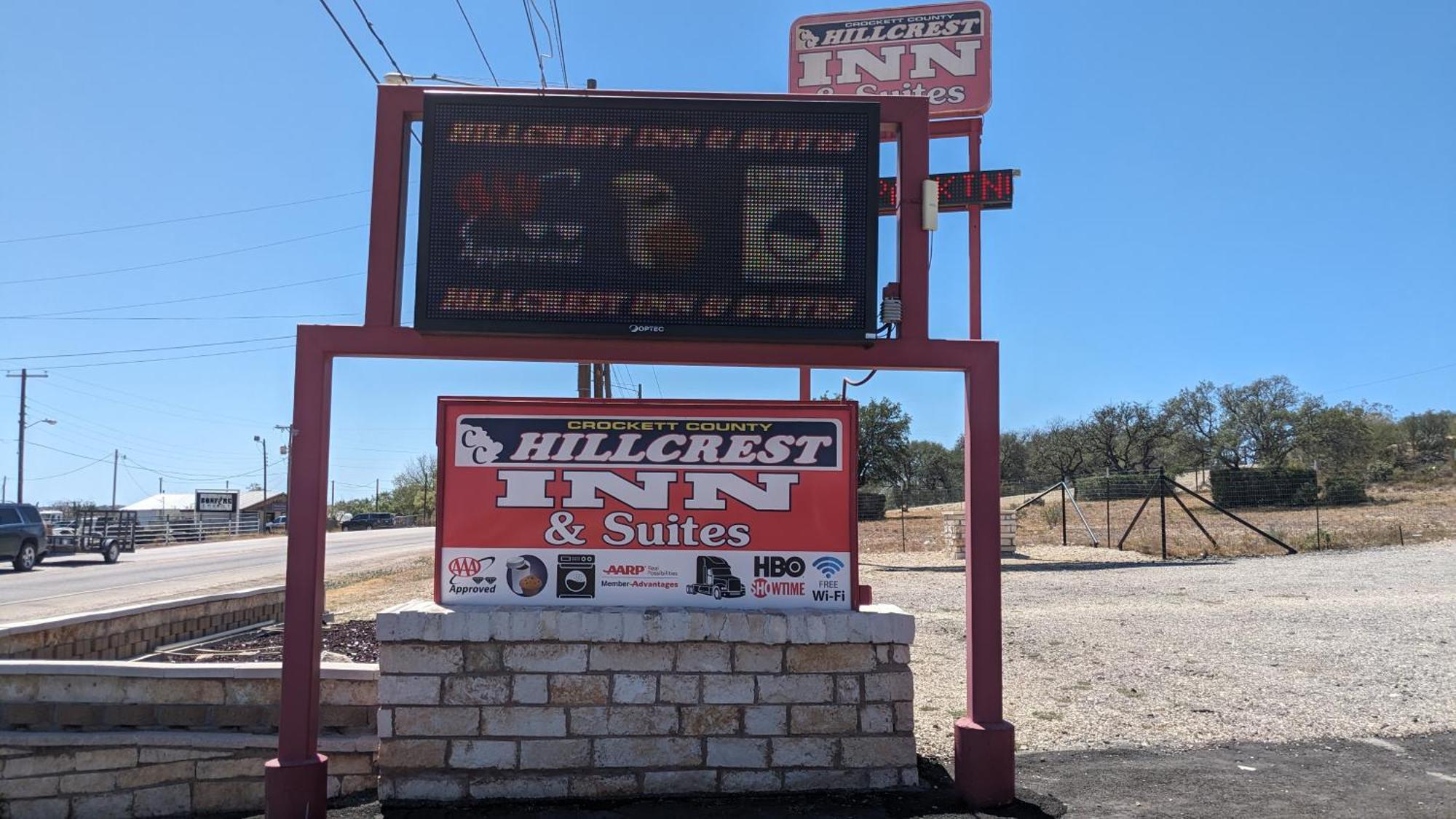 Hillcrest Inn & Suites 奥佐纳 外观 照片