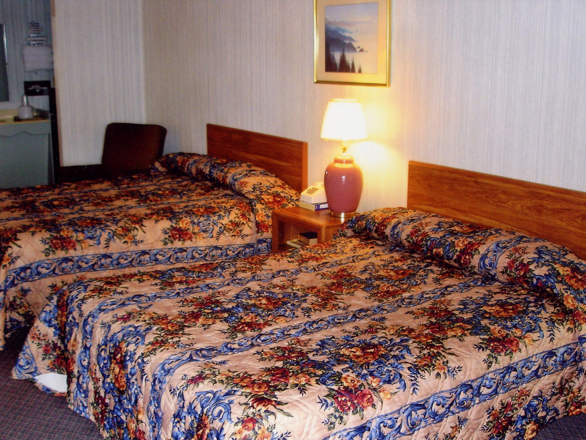 Hillcrest Inn & Suites 奥佐纳 外观 照片