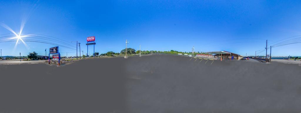 Hillcrest Inn & Suites 奥佐纳 外观 照片